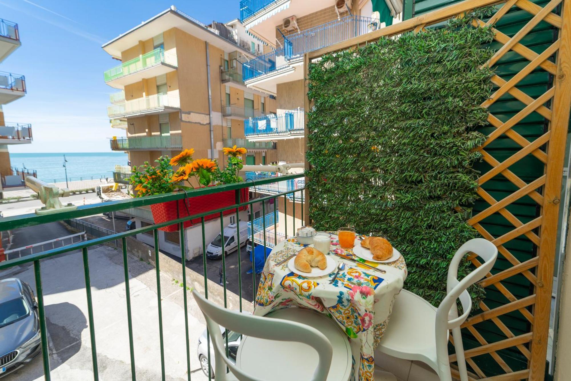 La Casa Di Aurora Hotel Maiori Bagian luar foto