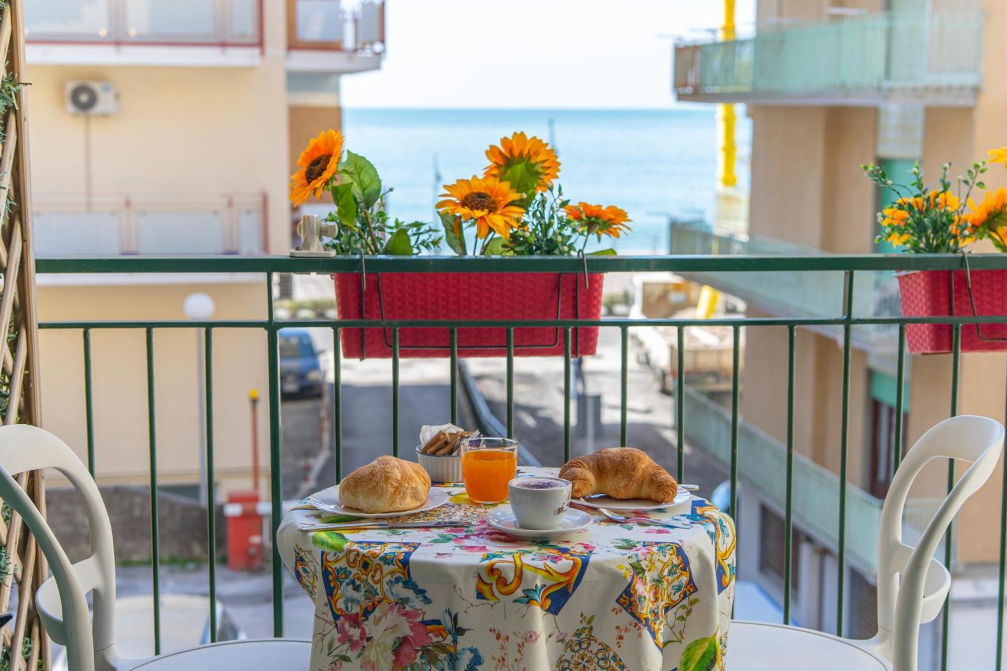 La Casa Di Aurora Hotel Maiori Bagian luar foto
