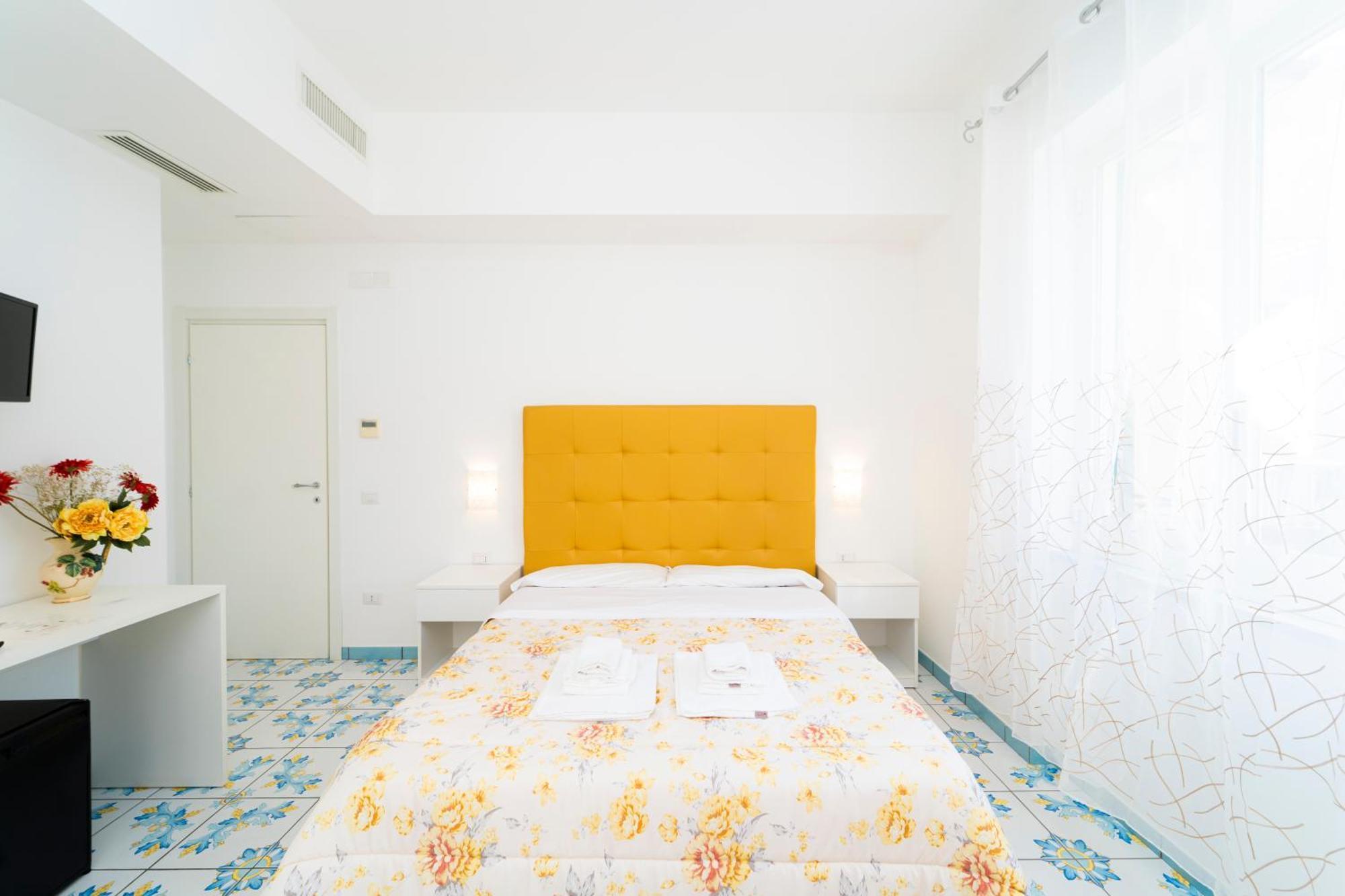 La Casa Di Aurora Hotel Maiori Bagian luar foto