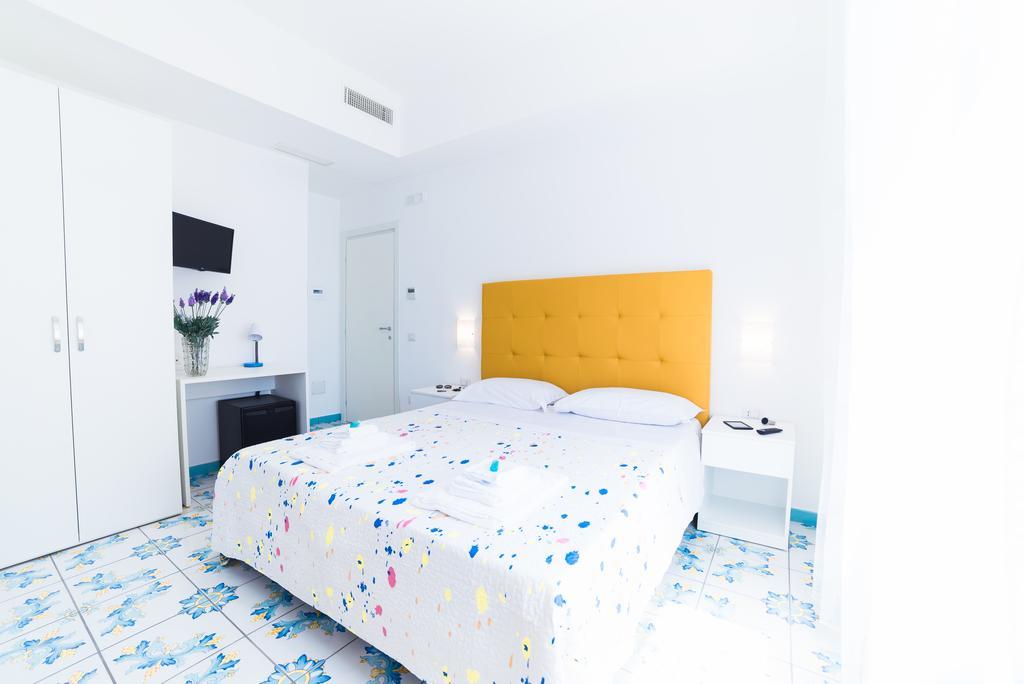 La Casa Di Aurora Hotel Maiori Bagian luar foto