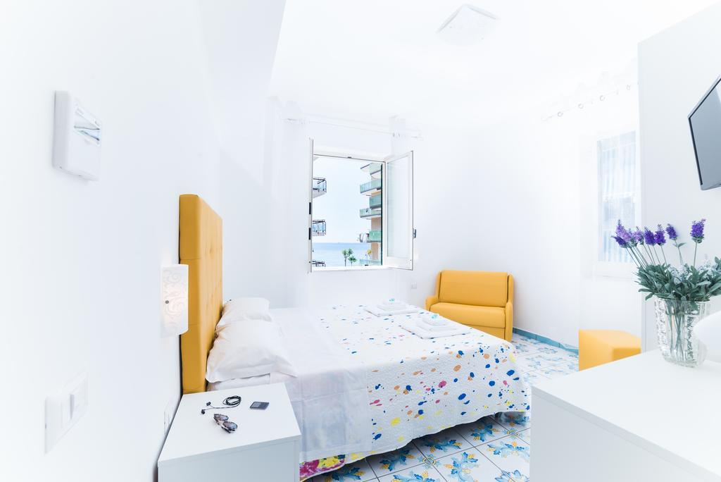 La Casa Di Aurora Hotel Maiori Bagian luar foto